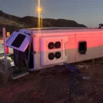 Kırıkkale’de işçi servisi ile otomobilin çarpıştığı kazada 14 kişi yaralandı